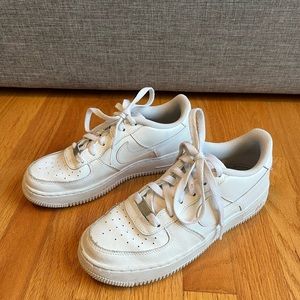 Nike Air Force 1 White Big kids shoes size 6 but really fits like a women’s 7.5